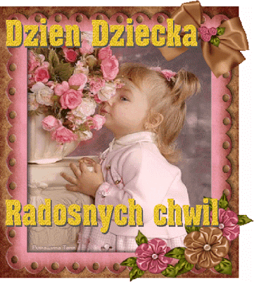 Dziewczynka przy bukiecie kwiatów dzień dziecka